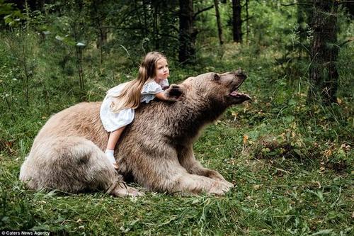 Poem contest Grizzly Bear and Her Girl - All Poetry